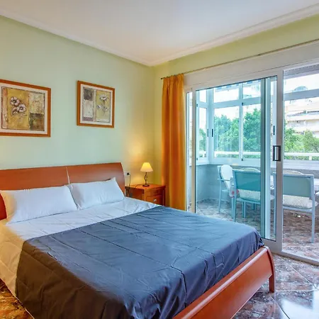 2 Bedroom Lovely Apartment In Torrevieja 아파트 또레비에하
