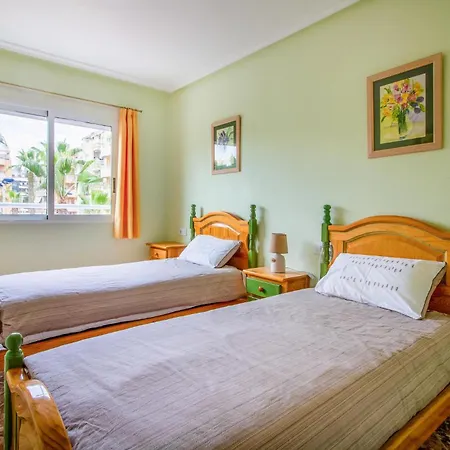 2 Bedroom Lovely Apartment In Torrevieja 아파트 *