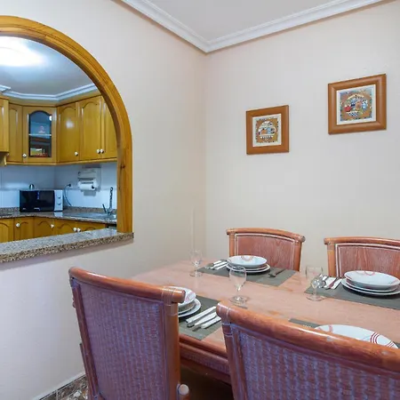 2 Bedroom Lovely Apartment In Torrevieja 또레비에하